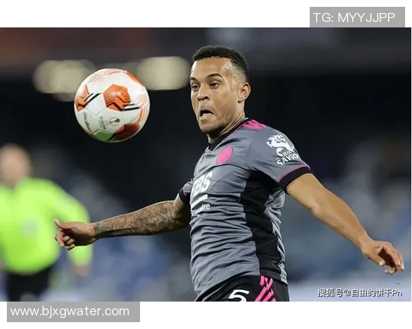 德国足球传奇球星盘点 从贝肯鲍尔到克洛泽的辉煌历程